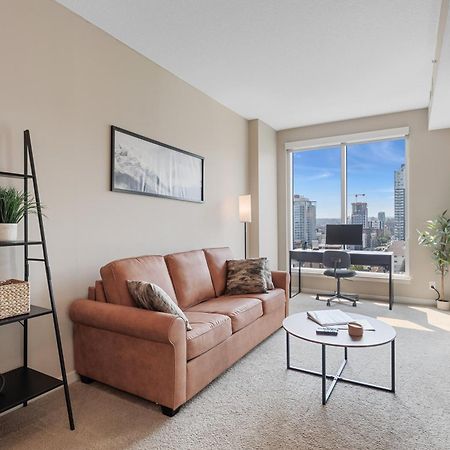 Heart Of Downtown Calgary Spacious Luxury Condo With Stunning Views And Premium Amenities Екстер'єр фото