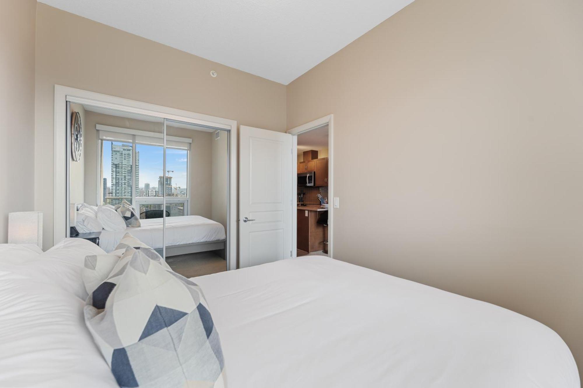 Heart Of Downtown Calgary Spacious Luxury Condo With Stunning Views And Premium Amenities Екстер'єр фото