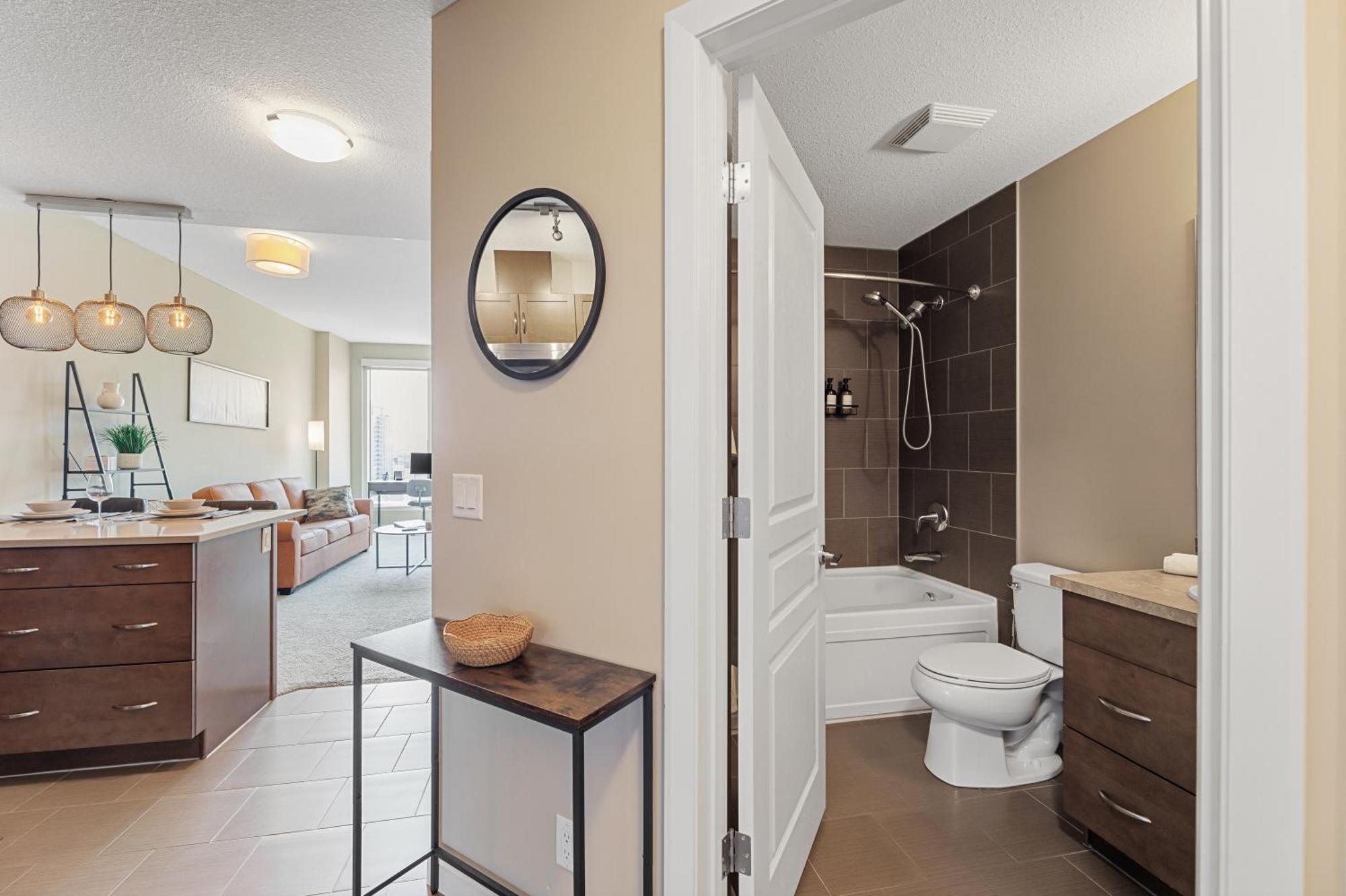 Heart Of Downtown Calgary Spacious Luxury Condo With Stunning Views And Premium Amenities Екстер'єр фото