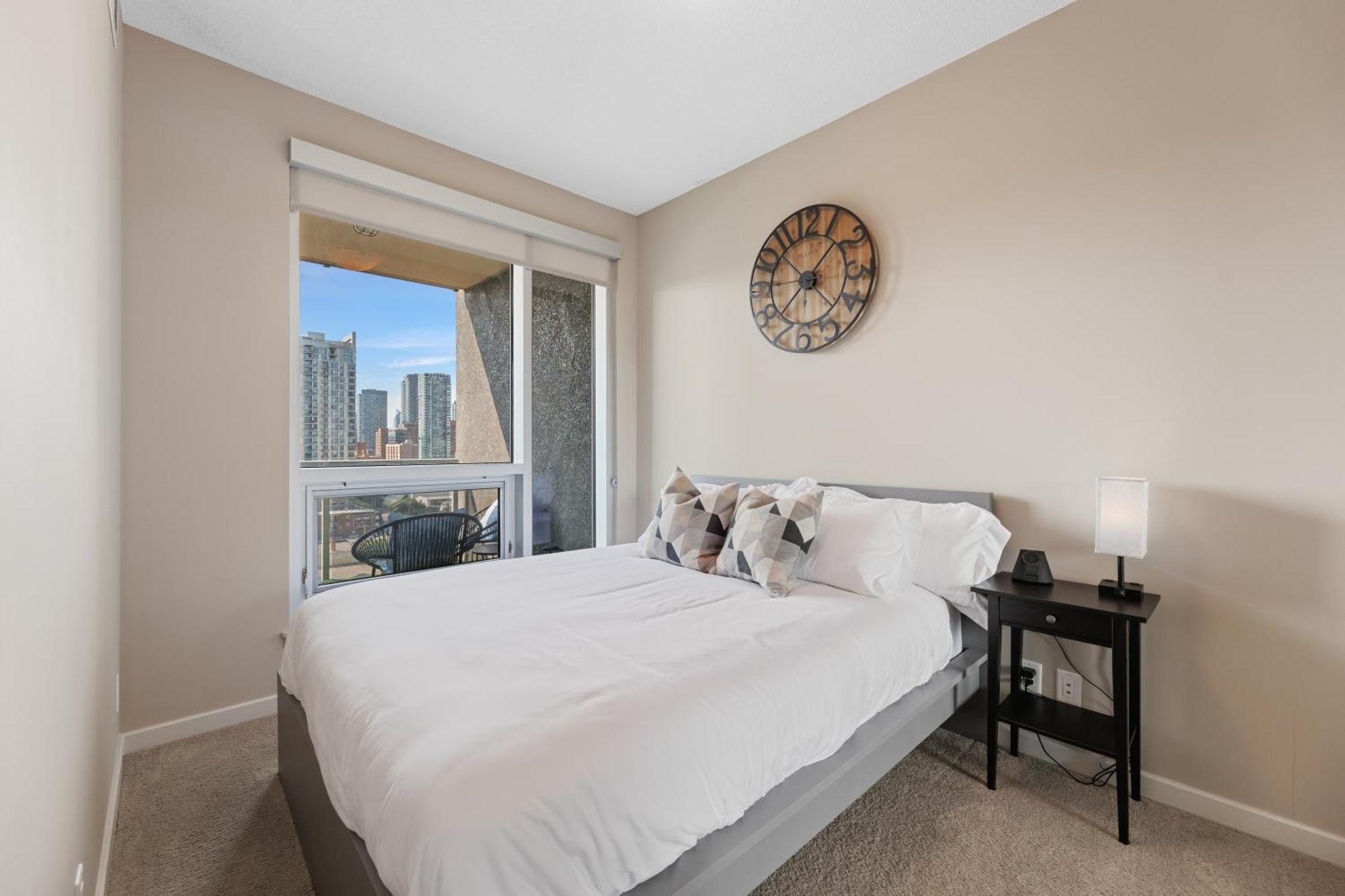 Heart Of Downtown Calgary Spacious Luxury Condo With Stunning Views And Premium Amenities Екстер'єр фото