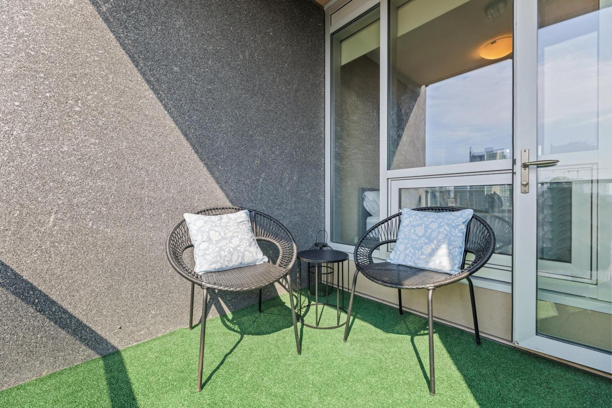 Heart Of Downtown Calgary Spacious Luxury Condo With Stunning Views And Premium Amenities Екстер'єр фото