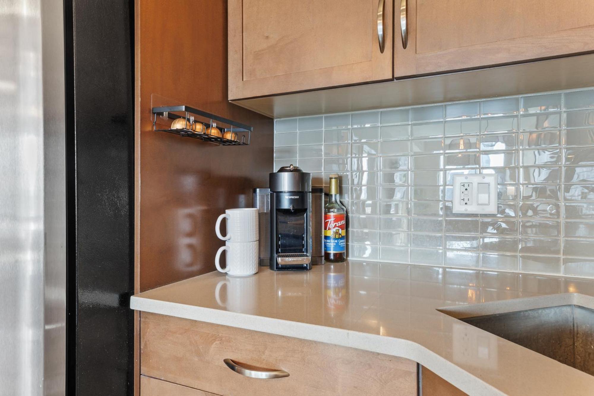 Heart Of Downtown Calgary Spacious Luxury Condo With Stunning Views And Premium Amenities Екстер'єр фото